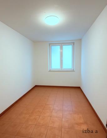 Predaj priestranný byt 130m² + terasa 40m²   s veľkým potenciálom!!! - fotografia 21
