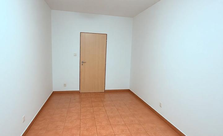 Predaj priestranný byt 130m² + terasa 40m²   s veľkým potenciálom!!! - fotografia 22