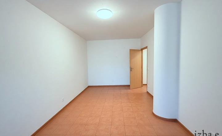 Predaj priestranný byt 130m² + terasa 40m²   s veľkým potenciálom!!! - fotografia 29