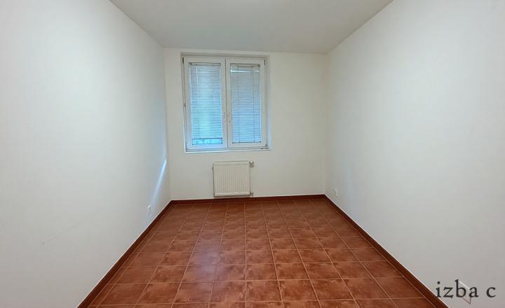 Predaj priestranný byt 130m² + terasa 40m²   s veľkým potenciálom!!! - fotografia 25
