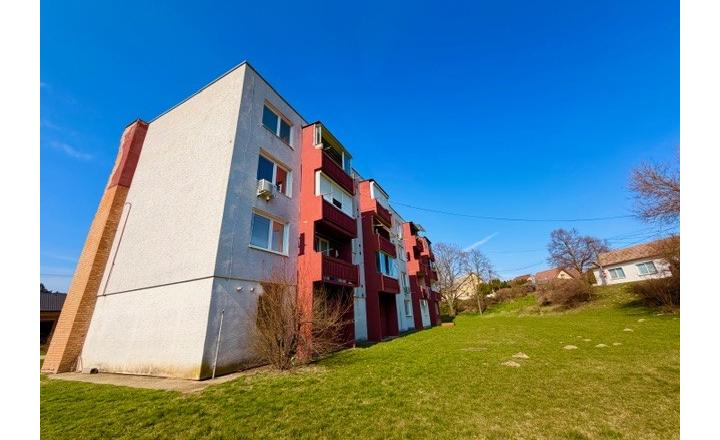 Na predaj 3.izbový byt 74,13m2 v pôvodnom stave v obci Igram , znížená cena !!!