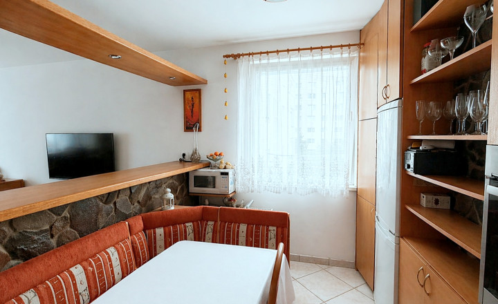 Predaj svetlý 2izbový byt Dúbravka - fotografia 2