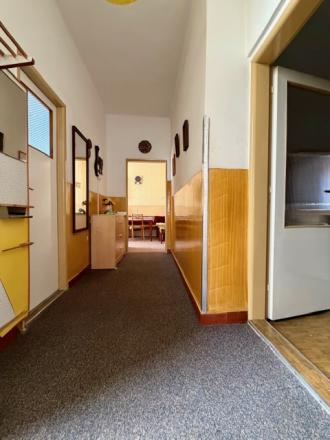5 izbový dom na predaj + 3 garáže + bazén, obec Rohovce - fotografia 14