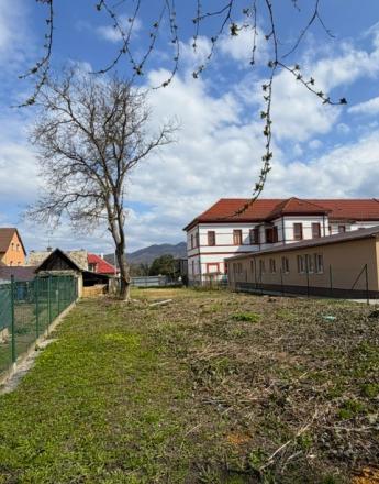 Na predaj  investičný stavebný pozemok v Žarnovici o rozmere 951,5m2. - fotografia 2