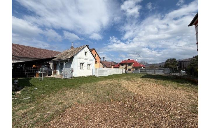 Na predaj  investičný stavebný pozemok v Žarnovici o rozmere 951,5m2.