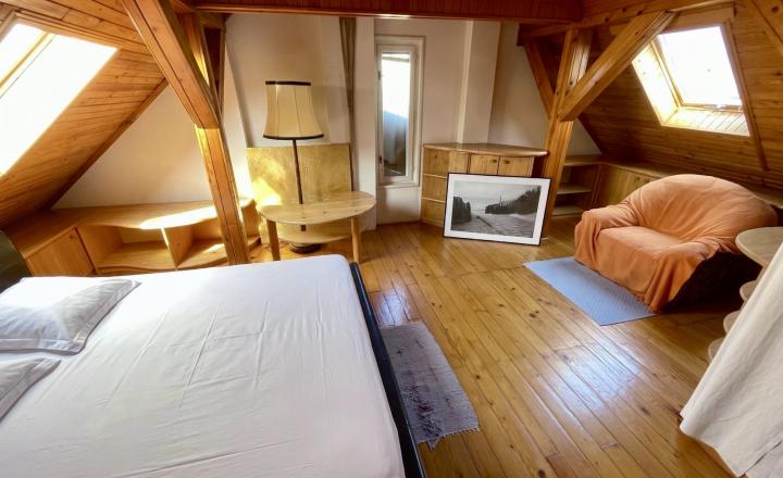 Priestranný rodinný dom s čarovnou záhradou, krbom a klubovňou je na PREDAJ! - fotografia 3