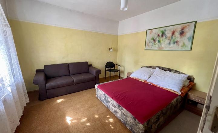 Priestranný rodinný dom s čarovnou záhradou, krbom a klubovňou je na PREDAJ! - fotografia 14