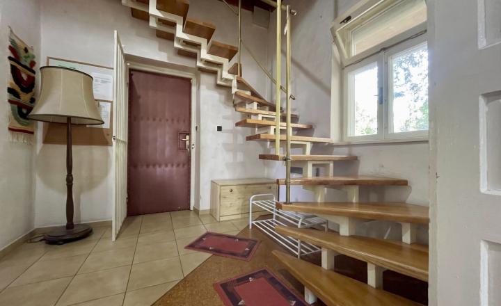 Priestranný rodinný dom s čarovnou záhradou, krbom a klubovňou je na PREDAJ! - fotografia 15