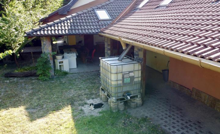 Priestranný rodinný dom s čarovnou záhradou, krbom a klubovňou je na PREDAJ! - fotografia 16