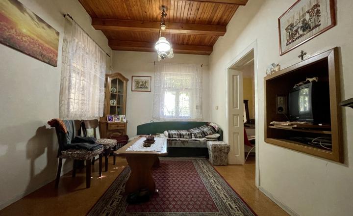 Priestranný rodinný dom s čarovnou záhradou, krbom a klubovňou je na PREDAJ! - fotografia 17