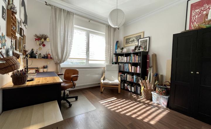 Moderný, kompletne zariadený rodinný dvojdom s dvojgarážou - fotografia 6