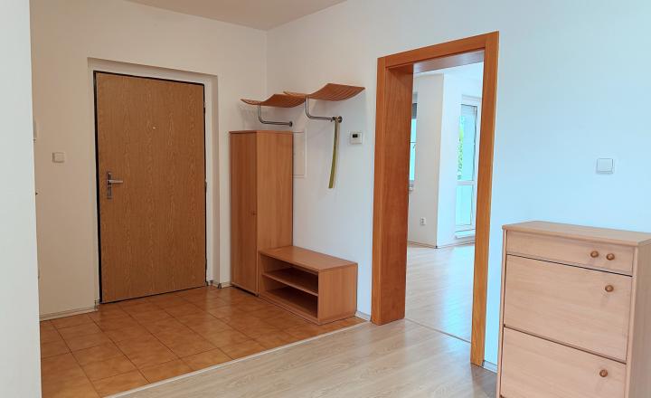 Prenájom - Priestranný 3izbový byt s 2balkónmi, tichá lokalita - fotografia 13
