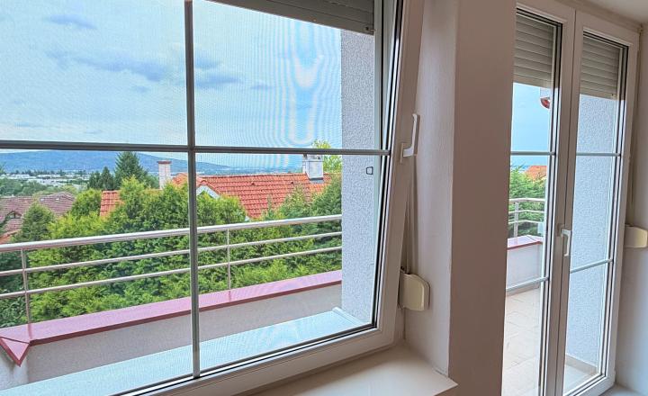 Prenájom - Priestranný 3izbový byt s 2balkónmi, tichá lokalita - fotografia 17