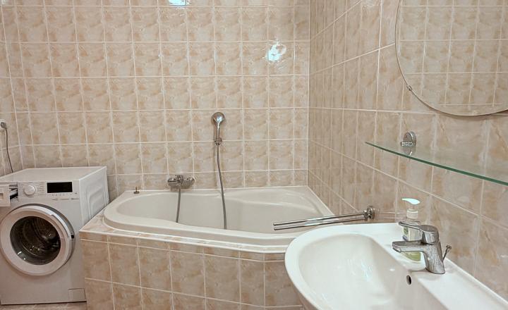 Prenájom - Priestranný 3izbový byt s 2balkónmi, tichá lokalita - fotografia 15