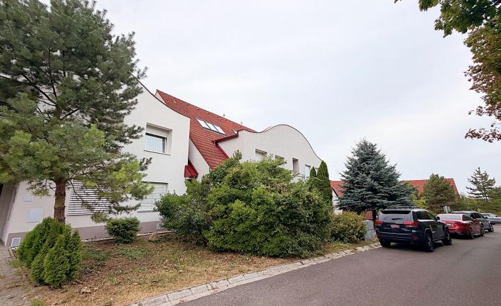 Prenájom - Priestranný 3izbový byt s 2balkónmi, tichá lokalita - fotografia 20
