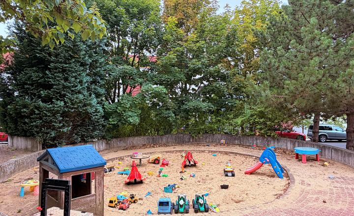 Prenájom - Priestranný 3izbový byt s 2balkónmi, tichá lokalita - fotografia 21