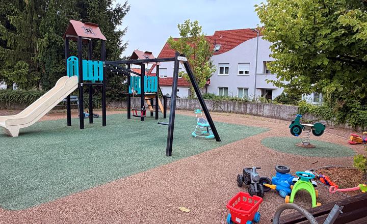 Prenájom - Priestranný 3izbový byt s 2balkónmi, tichá lokalita - fotografia 22