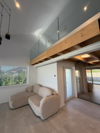 Na prenájom exkluzívny  3. izb. LOFT so záhradou na okraji Malinova- Tri vody. Rezervovaný!!! - fotografia 3
