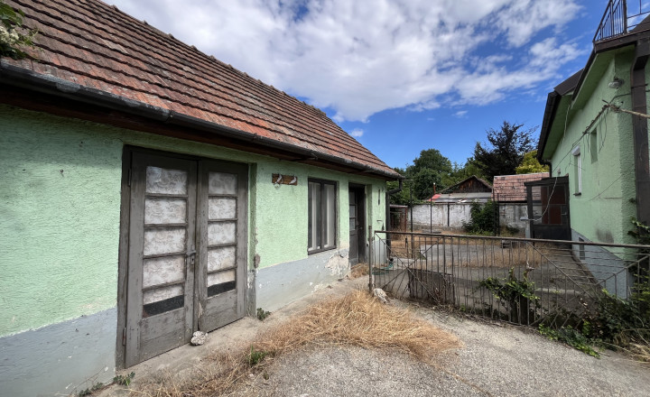 Priestranný 4 izbový rodinný dom s pozemkom iba 15 km od Bratislavy (Nová Dedinka)- nutná rekonštrukcia - fotografia 4