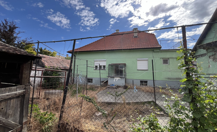 Priestranný 4 izbový rodinný dom s pozemkom iba 15 km od Bratislavy (Nová Dedinka)- nutná rekonštrukcia - fotografia 5