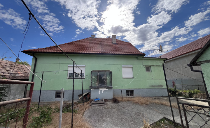 Priestranný 4 izbový rodinný dom s pozemkom iba 15 km od Bratislavy (Nová Dedinka)- nutná rekonštrukcia - fotografia 6