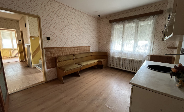 Priestranný 4 izbový rodinný dom s pozemkom iba 15 km od Bratislavy (Nová Dedinka)- nutná rekonštrukcia - fotografia 9