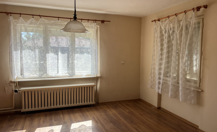 Priestranný 4 izbový rodinný dom s pozemkom iba 15 km od Bratislavy (Nová Dedinka)- nutná rekonštrukcia - fotografia 15