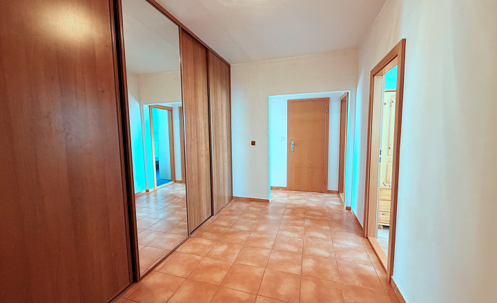 Predaj svetlý, priestranný 3izbový byt s loggiou Vrakuňa - fotografia 14