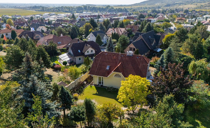 Na predaj 6. izbová vila v Limbachu s bazénom. - fotografia 33