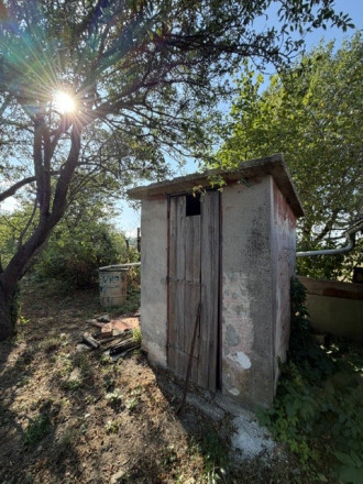 Na predaj rodinný dom so záhradou v Sološnici - fotografia 10