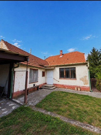 Na predaj rodinný dom so záhradou v Sološnici - fotografia 2