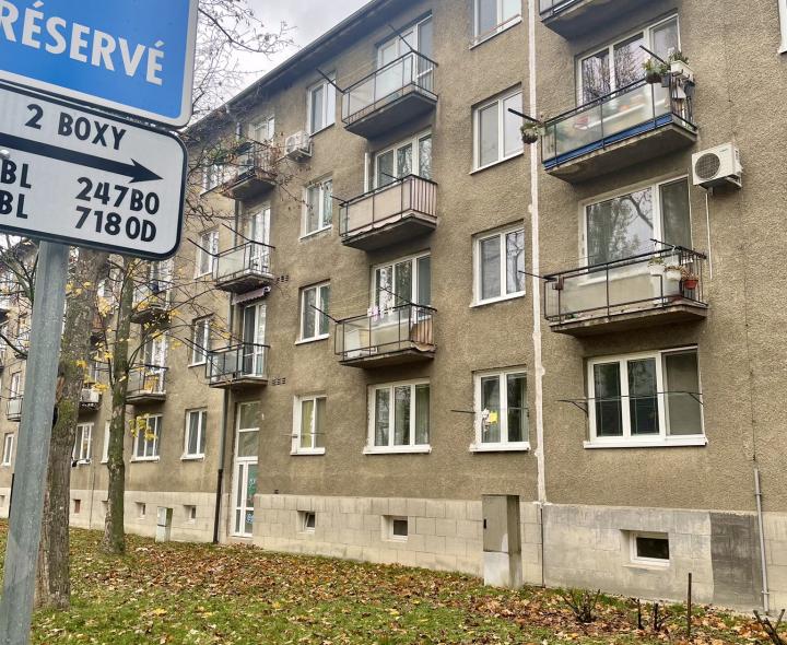 2 izbový byt s balkónom na ul. Obežná na predaj!