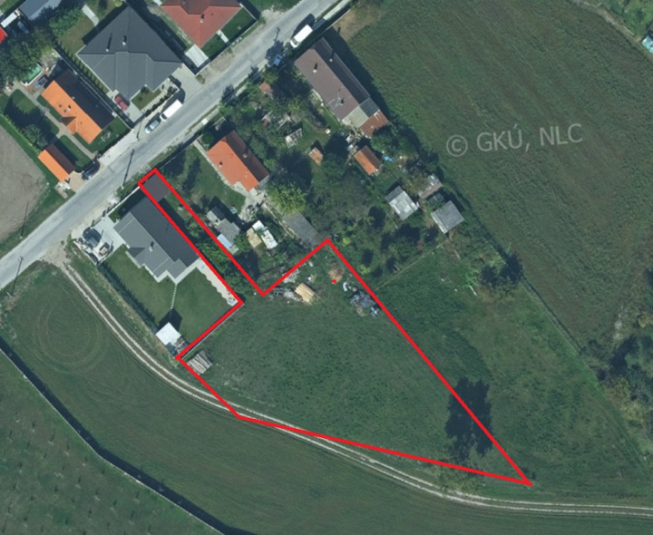 Veľký stavebný pozemok v pokojnej časti obce Lúč na Ostrove – ideálna príležitosť pre váš projekt!