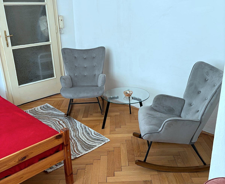 Perfektná poloha - Garsónka na prenájom s balkónom