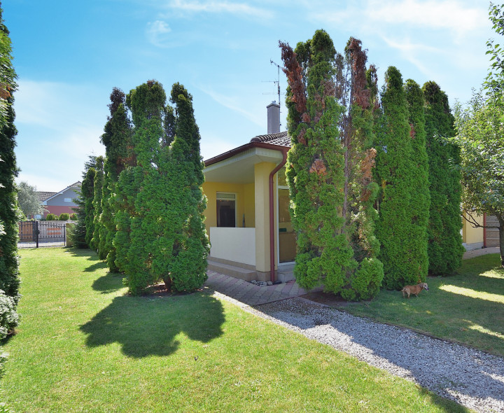 Rodinný dom bungalov s dvojgarážou, Kráľovičove Kračany
