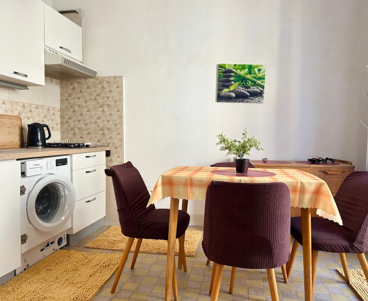 Perfektná poloha - Garsónka na prenájom s balkónom