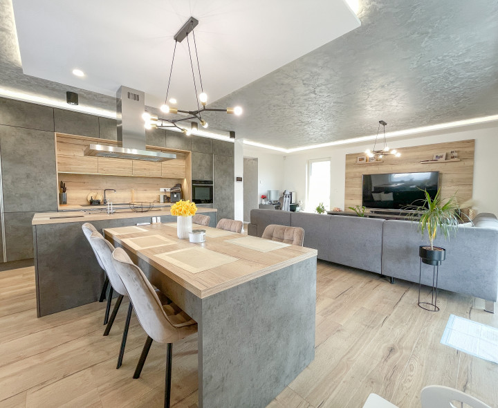 Nadštandardný, moderný 4 izbový rodinný dom s garážou v obci Štvrtok na Ostrove- Fotovoltaika