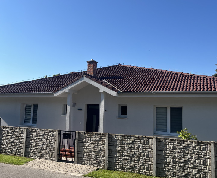 Exkluzívna ponuka - Krásny priestranný dom v obci Orechová Potôň