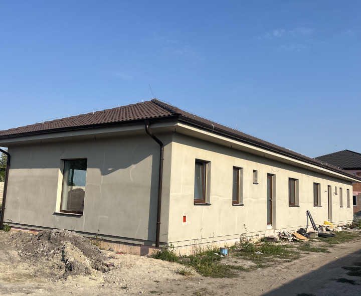 3izbový dom s parkovaním a terasou v obci Padáň