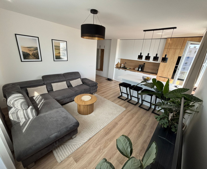 Moderný 3-izbový byt s balkónom, klimatizáciou a parkovaním