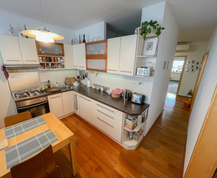 Pekný, moderný priestranný 3 izbový byt v obci Zlaté Klasy- slušná lokalita