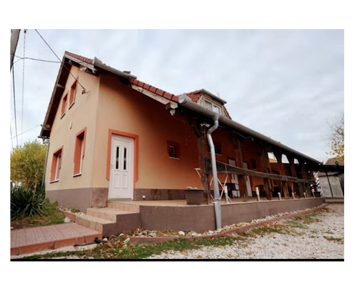 NA PREDAJ - Veľký Meder -  2 domy, 2 pozemky, 12 apartmánov