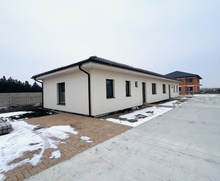 3izbový dom s parkovaním a terasou v obci Padáň