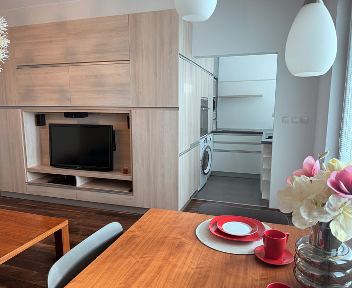 Prenájom dvojgarsónka DELUXE  s balkónom a klimatizáciou