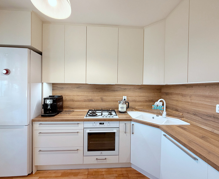 Predaj zariadený 3izbový byt s balkónom Petržalka - Lúky