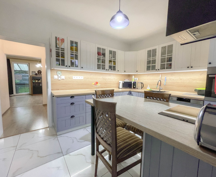 Krásny, útulný 4 izbový mezonetový byt s malou záhradkou v obci Hviezdoslavov