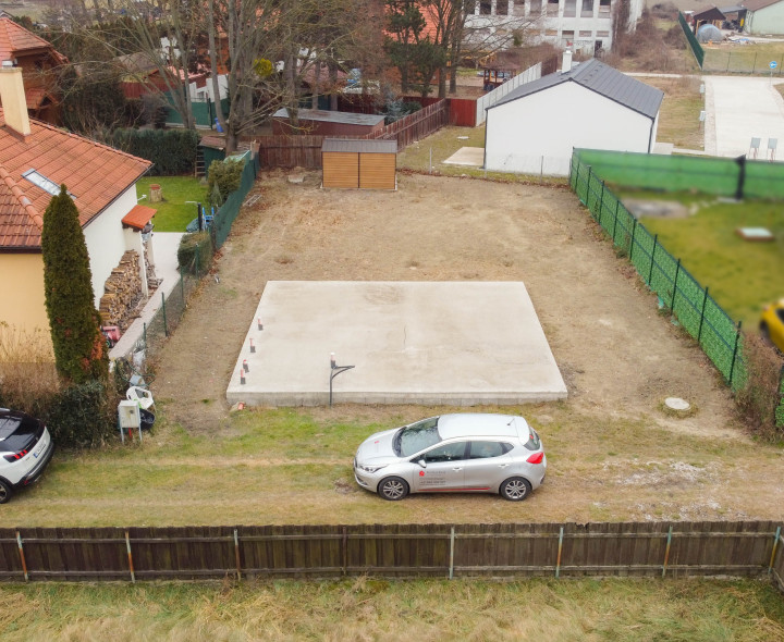 Stavebný pozemok- stavebné povolenie+ projekt+ základová doska+záhradný dom-v obci Blahová, časť Madarasz pri Malom Dunaji