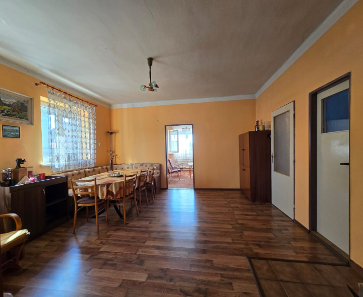 Priestranný rodinný dom s garážou v Jahodnej - výborná cena za veľký dom