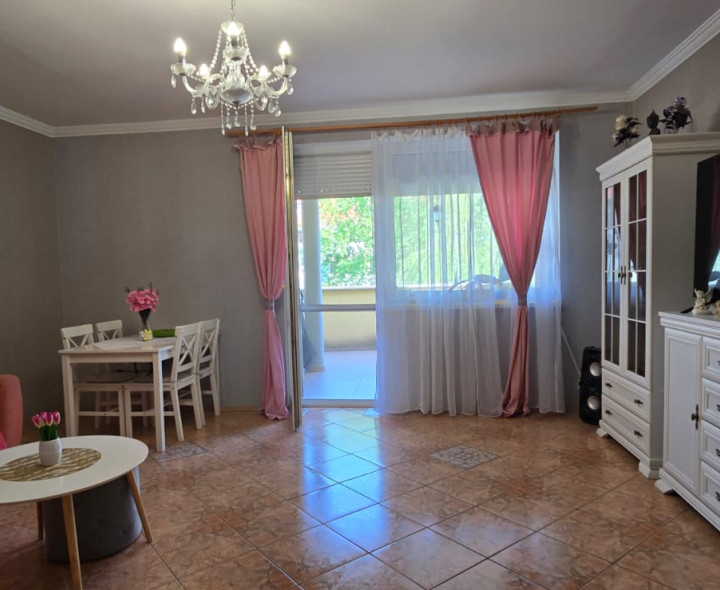 Trojizbový byt s vlastným kúrením, veľkou terasou v obľúbenej lokalite Dunajskej Stredy na predaj