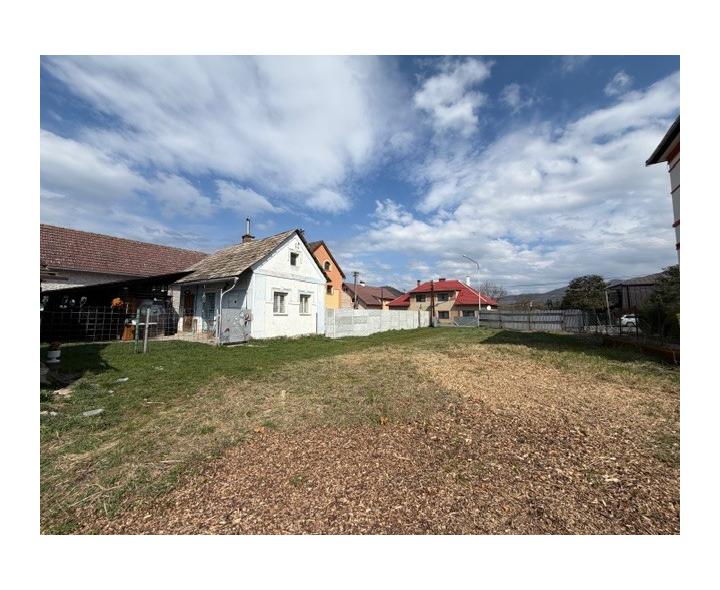 Na predaj  investičný stavebný pozemok v Žarnovici o rozmere 951,5m2.